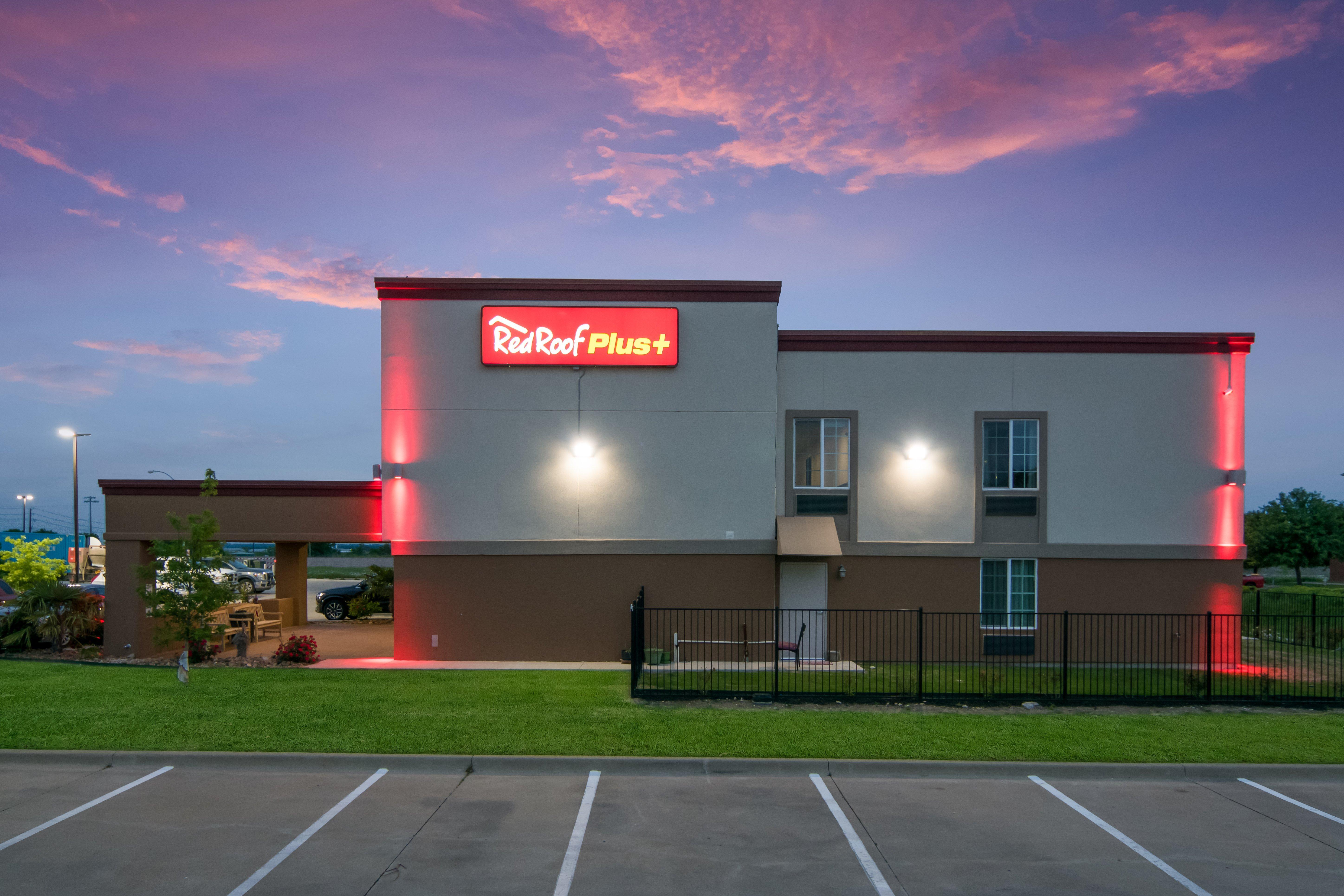 Red Roof Inn Plus+ Fort Worth - Burleson Exterior photo